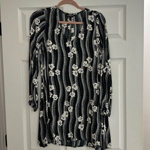Express black and white floral tunic dress